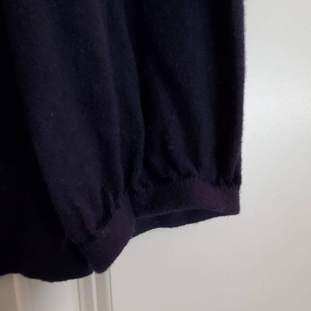 Lost Sweater - Picture 2 of 3